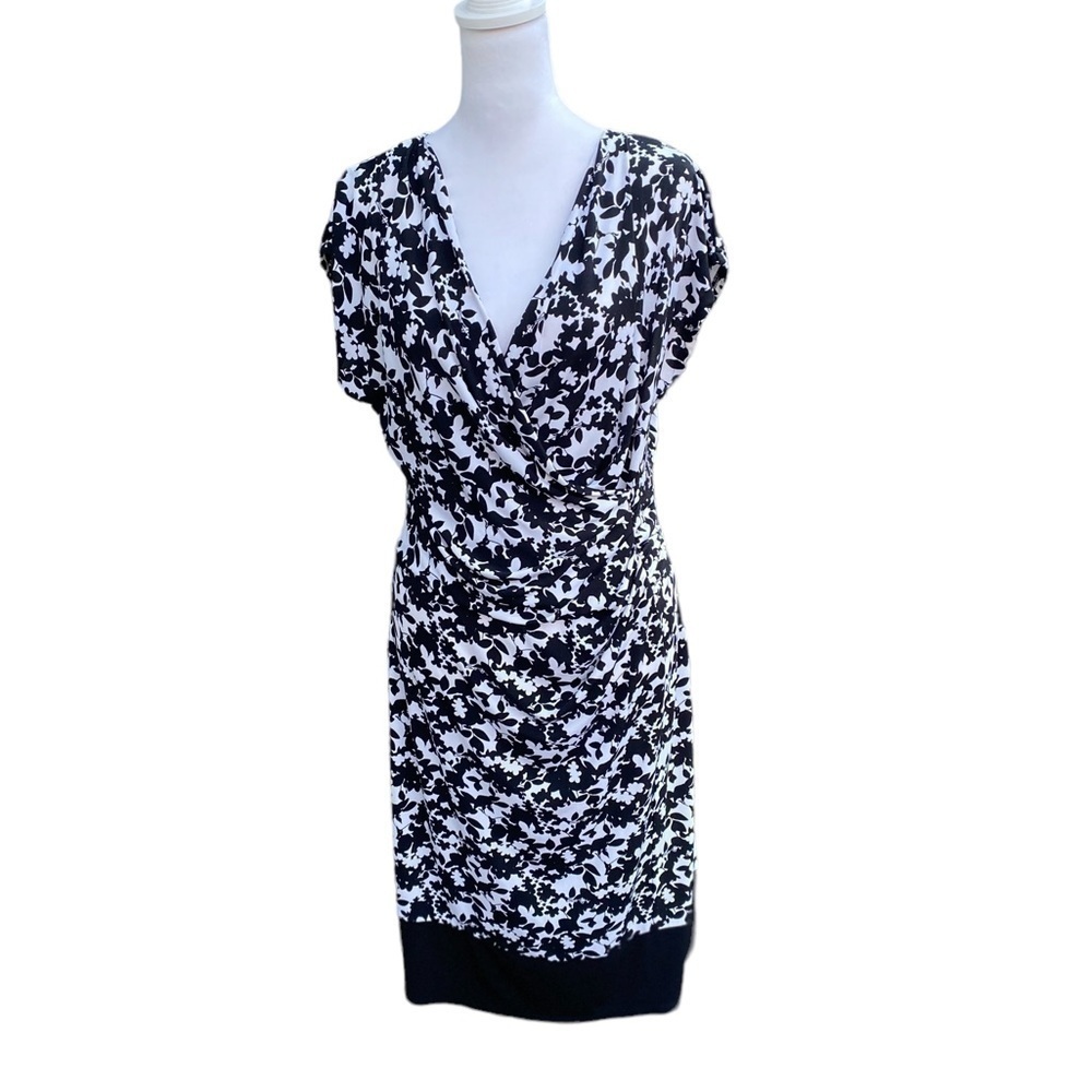 NEW‎ York and company dress size medium. - Picture 6 of 11